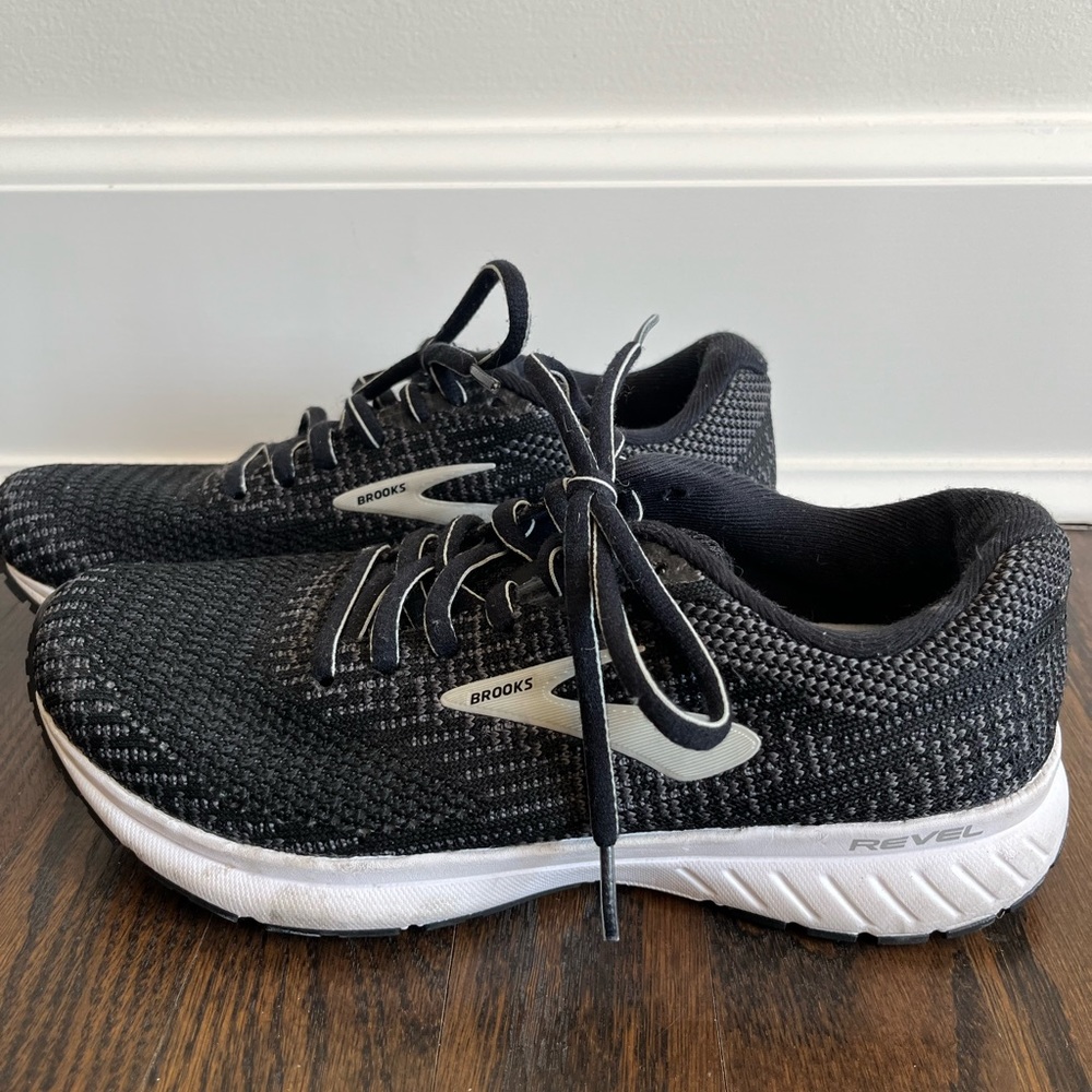 Brooks Tennis Shoes